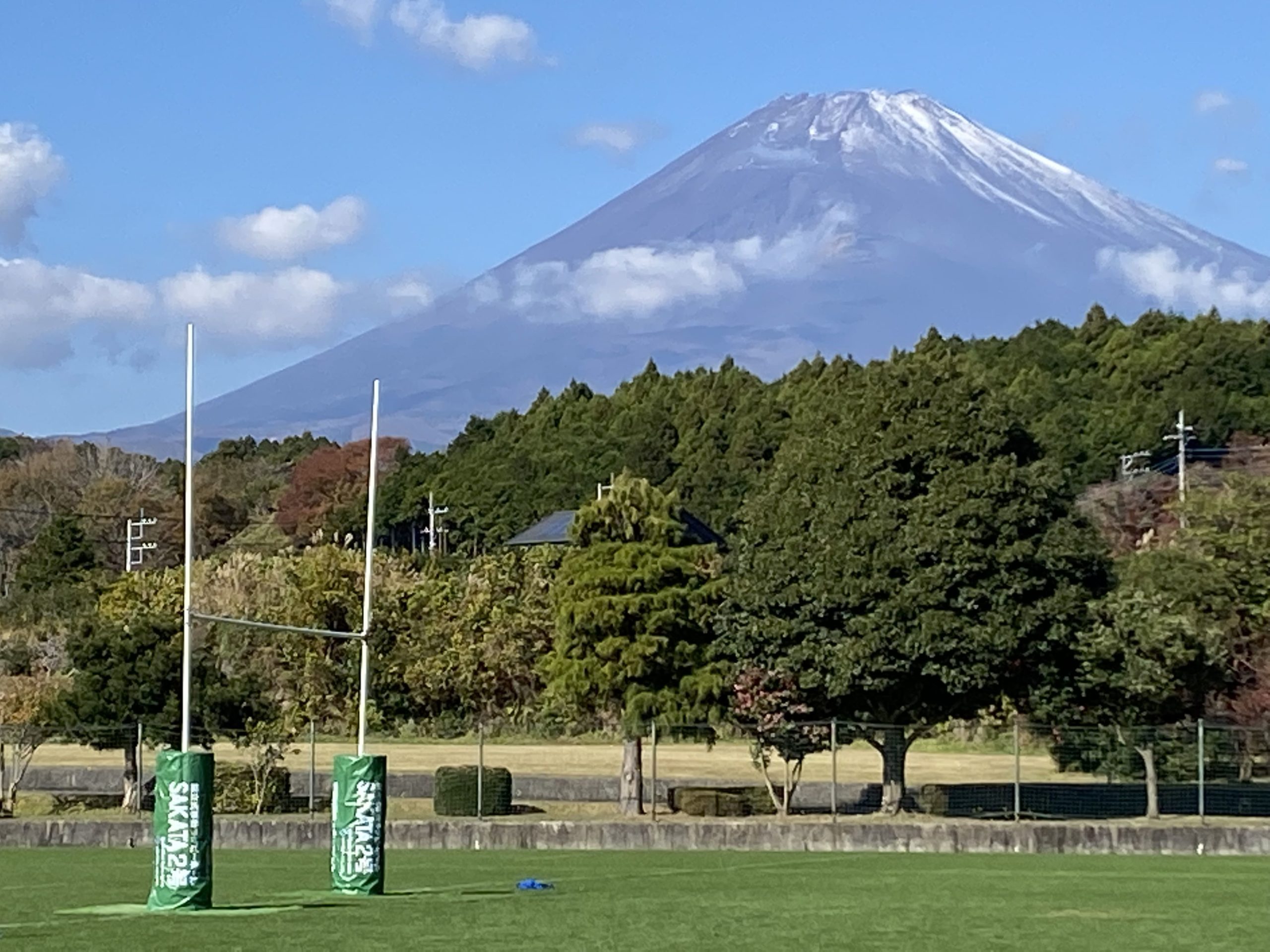 富士山とラグビーポール