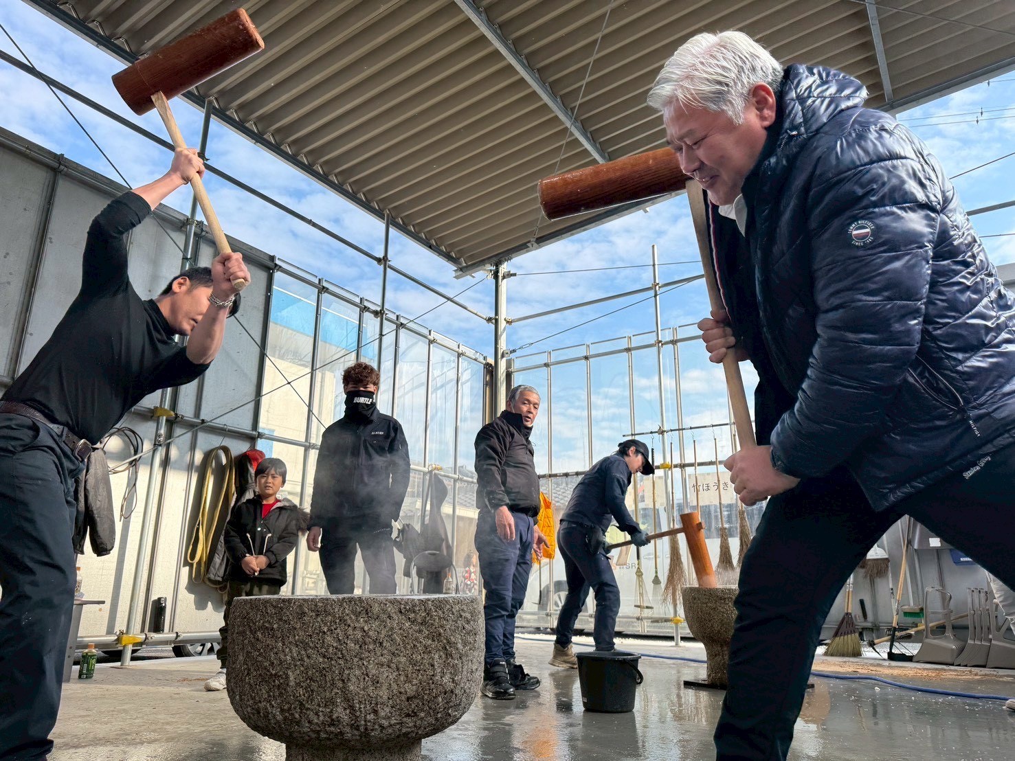 毎年恒例「年末の餅つき」を開催しました!